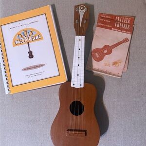 Vintage Brown KAY Ukulele with Songbooks
